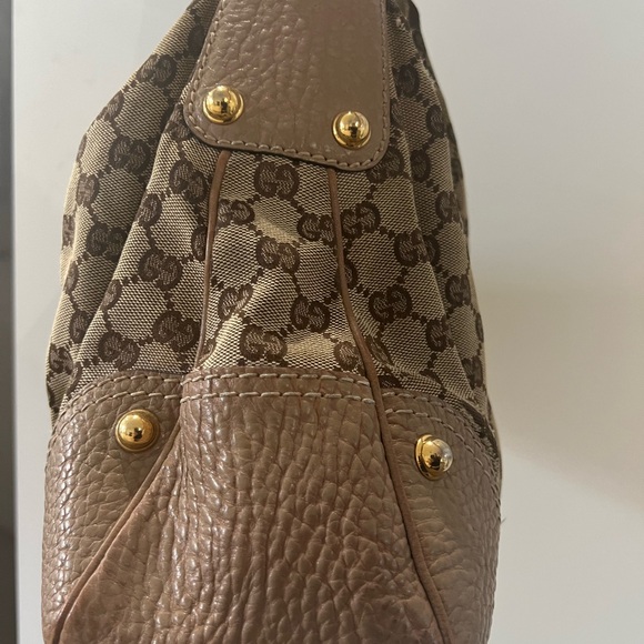 Good condition. Authentic GUCCI Iconic Horsebit Monogram Medium bag in brown - Picture 5 of 8